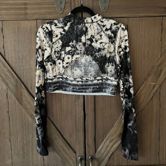 Free People Movement Idris Floral Mesh Crop Top Mock Neck Size Medium EUC - Picture 3 of 7